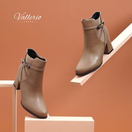 بوت كعب جلد