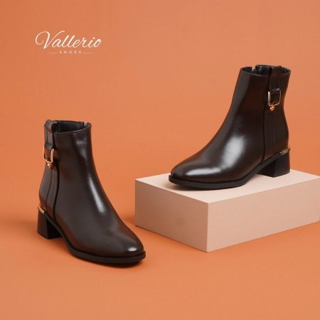 كعب وسط جلد