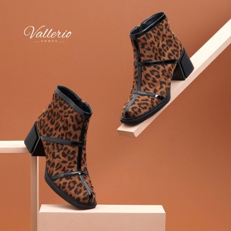 بوت كعب عريض وسط